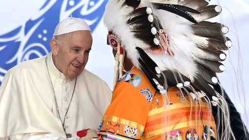 Oorspronkelijke bevolking Canada wil geroofd erfgoed terug van paus