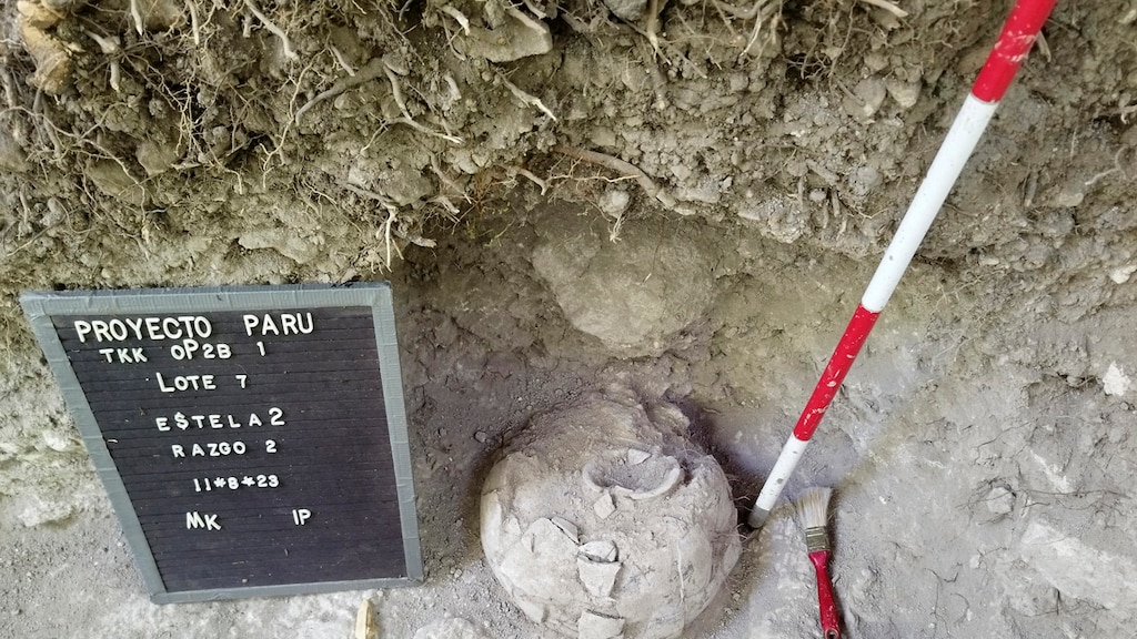 Een pot die is ontdekt op de archeologische vindplaats Uaxactun.
