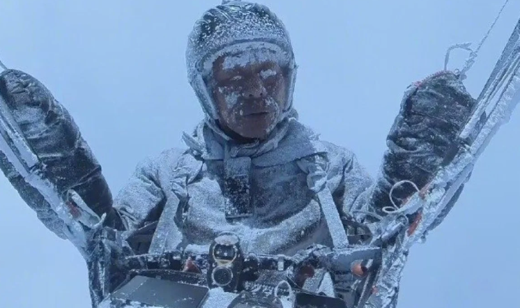 Schorsing van 6 maanden voor Chinese paraglider die vloog op 8500 meter hoogte