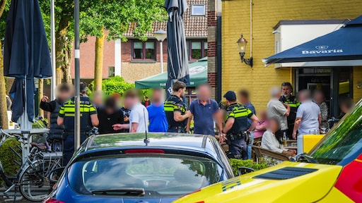 Man met kapmes verwondt twee personen op terras Helmond