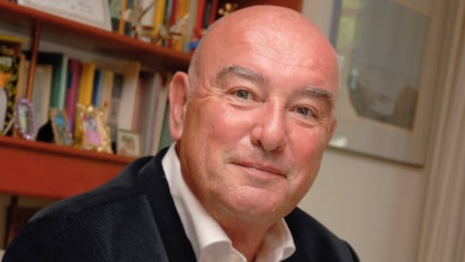 Journalist en presentator Peter de Bie, man van Dieuwertje Blok, overleden op 75e verjaardag