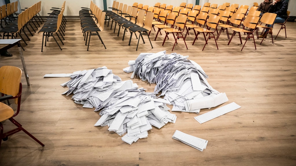 Er zijn minimaal honderd dagen nodig voor de stembusgang.