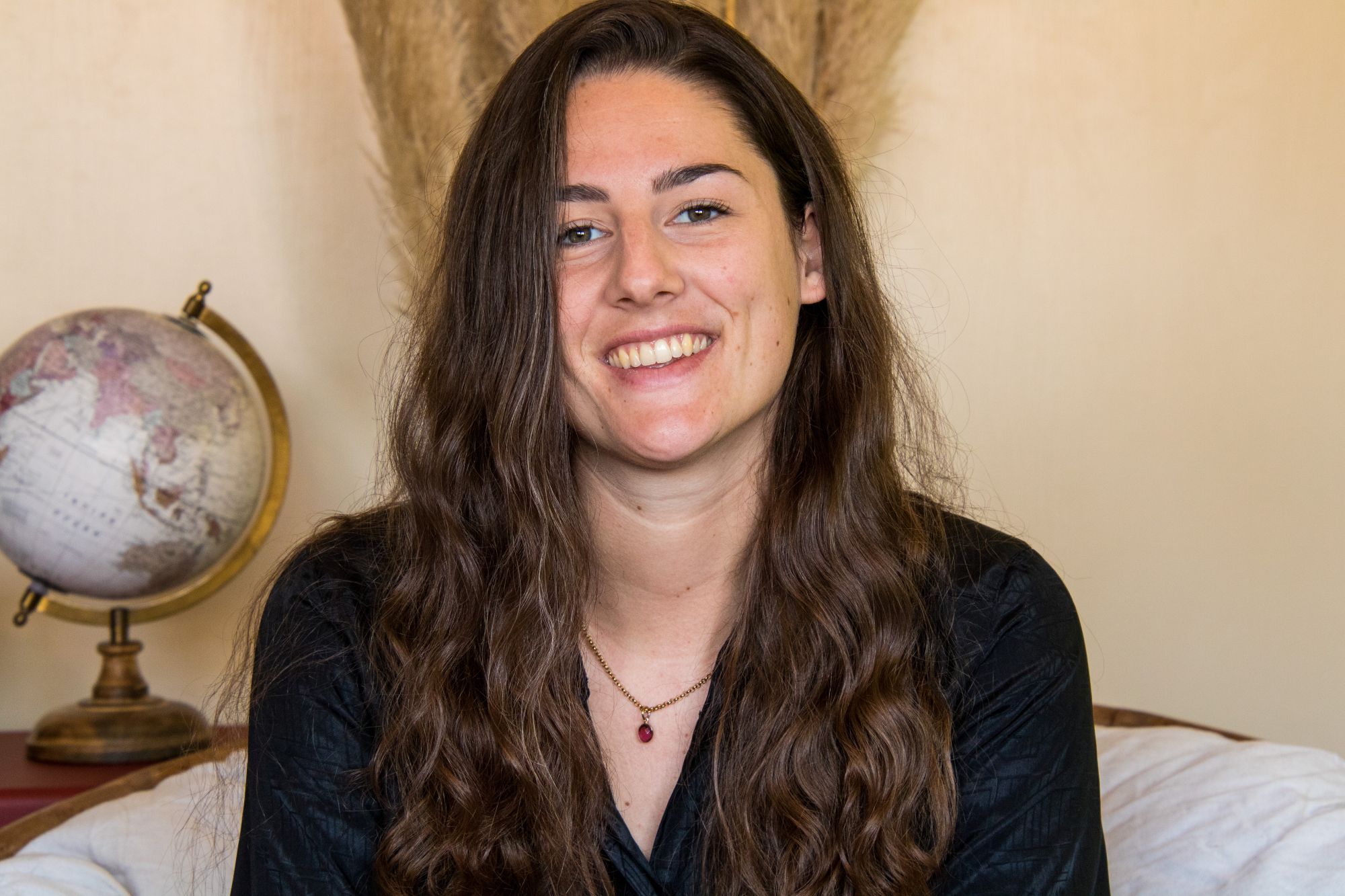 Leonie is door haar tics behoorlijk gespierd: "Mensen vragen weleens hoe vaak ik naar de sportschool ga. Nou, niet."