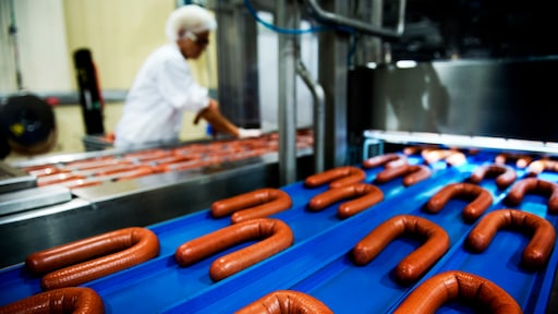 Rookworst en soep straks onbetaalbaar? Overname Unox nog niet rond