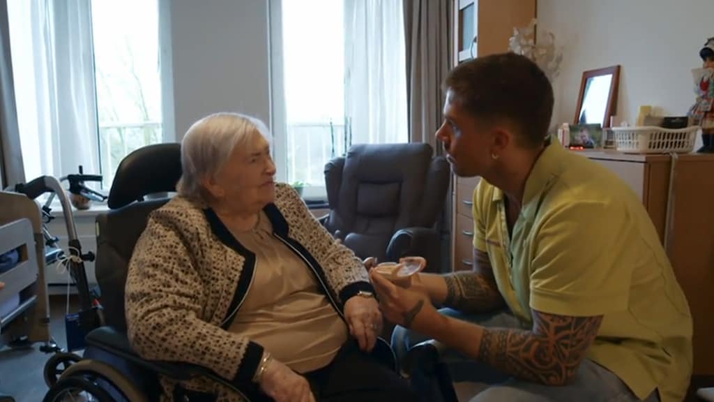 André Hazes hoopt 'beautygeheim' van 92-jarige Els te ontfutselen in Hazes & Hoogkamer