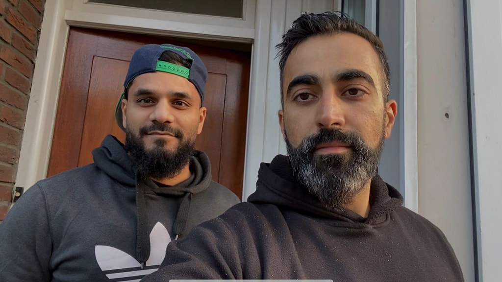 Eshan en Nayan flipten stinkhuis: 'Hebben letterlijk drollen staan scheppen'