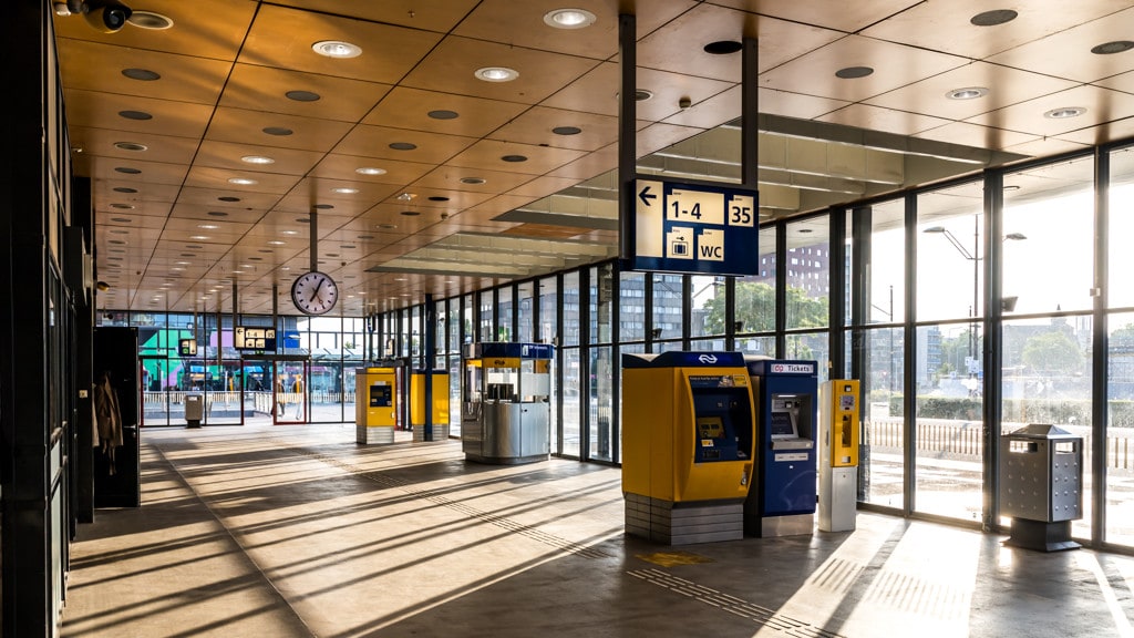 Stakingen raken NS stevig in de portemonnee: bedrijf loopt tientallen miljoenen mis