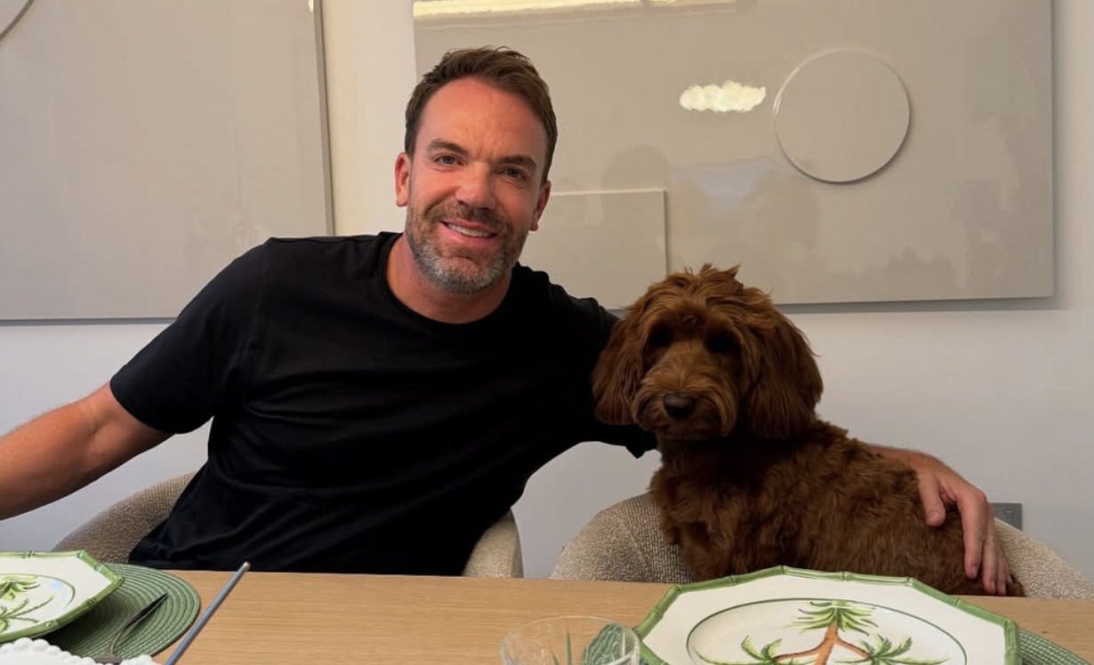 Robert Doornbos zwaait hond uit: viervoeter tijdelijk terug naar Nederland