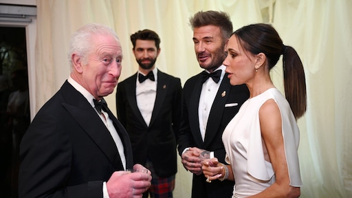 Lady Victoria Beckham trots op haar sir David nadat hij geridderd is: 'Hou zoveel van je'