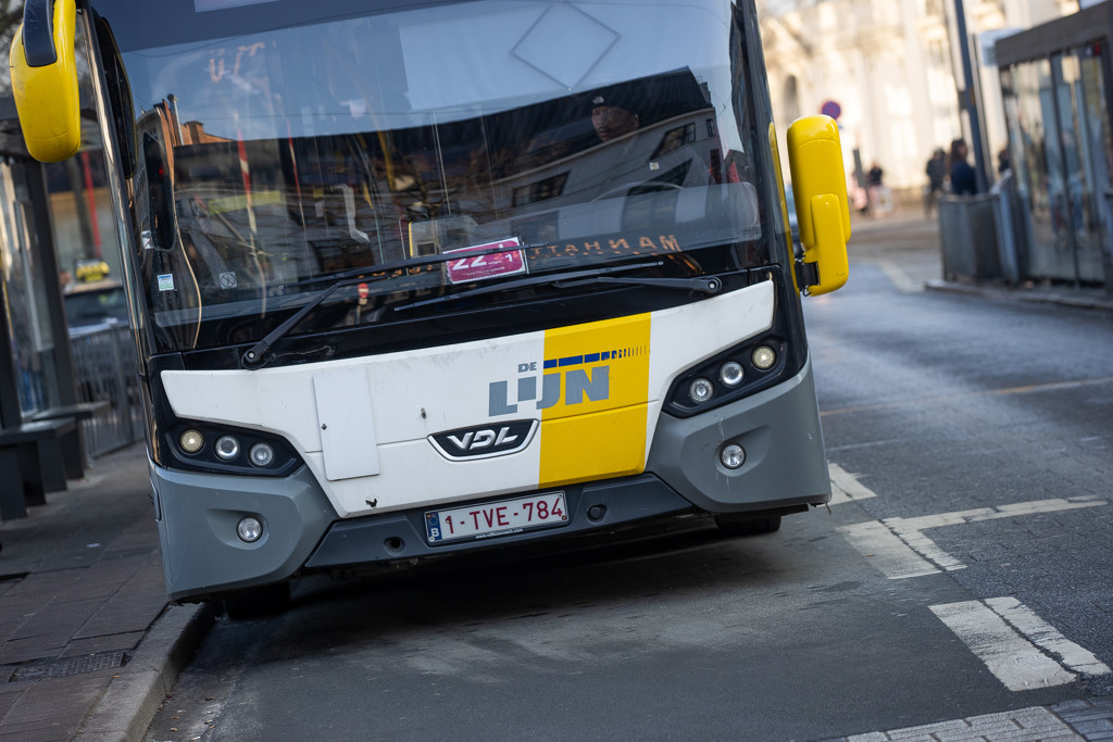 Dode en twee gewonden bij steekpartij in stadsbus Antwerpen