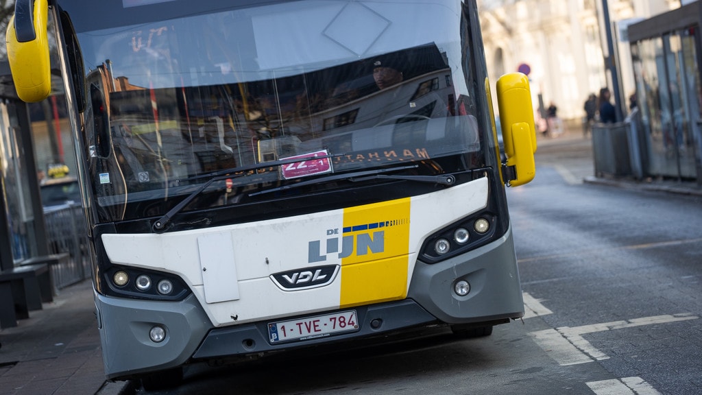 Dode en twee gewonden bij steekpartij in stadsbus Antwerpen