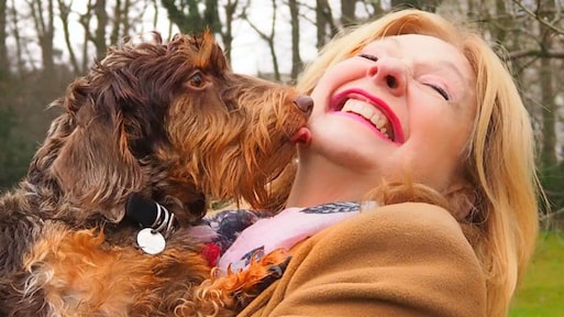 Hond Nhaan van Janny van der Heijden overleden: 'Mijn hart is gebroken'