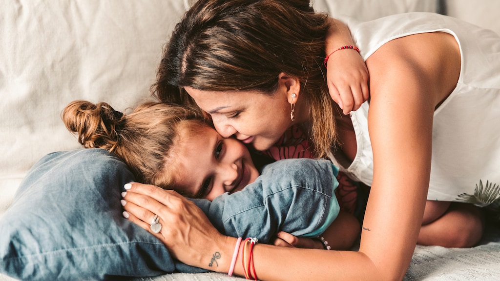 Felines dochtertje (5) sluit haar vader buiten: 'Ze wil hem bijna nooit knuffelen'