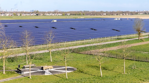 Schiphol naar rechter om zonnepanelen die piloten verblinden
