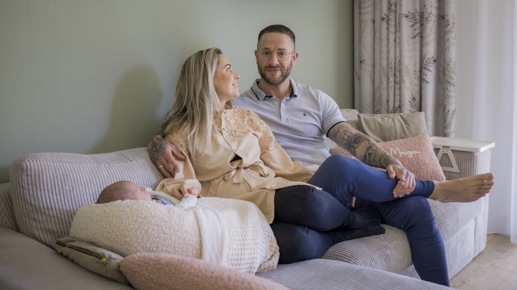 Thuis met z'n drieën.