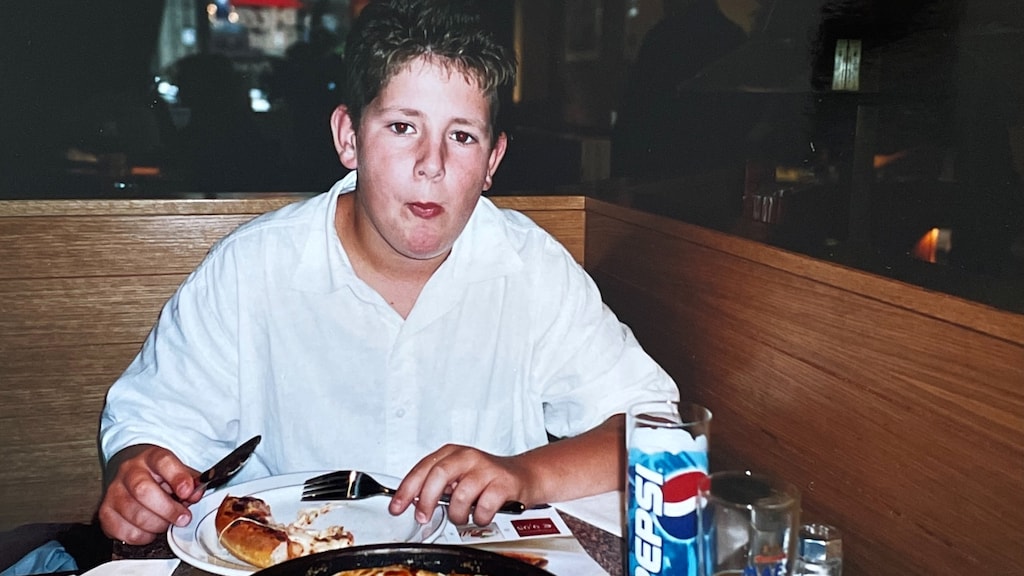 Dennis, in de periode dat hij onzeker was en werd gepest.