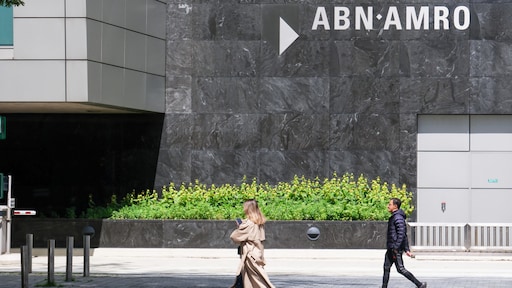 Bankiers ABN Amro ontvingen onterecht bonussen, boete 15 miljoen