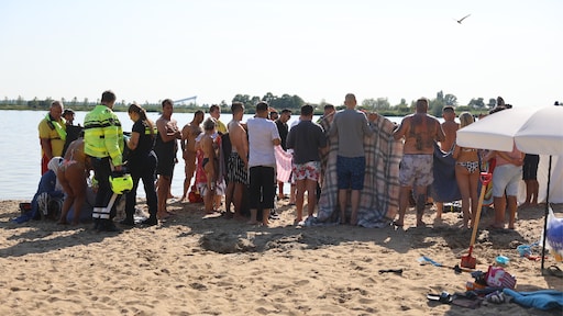 Op meer plekken drenkelingen op tropisch warme dag: twee doden