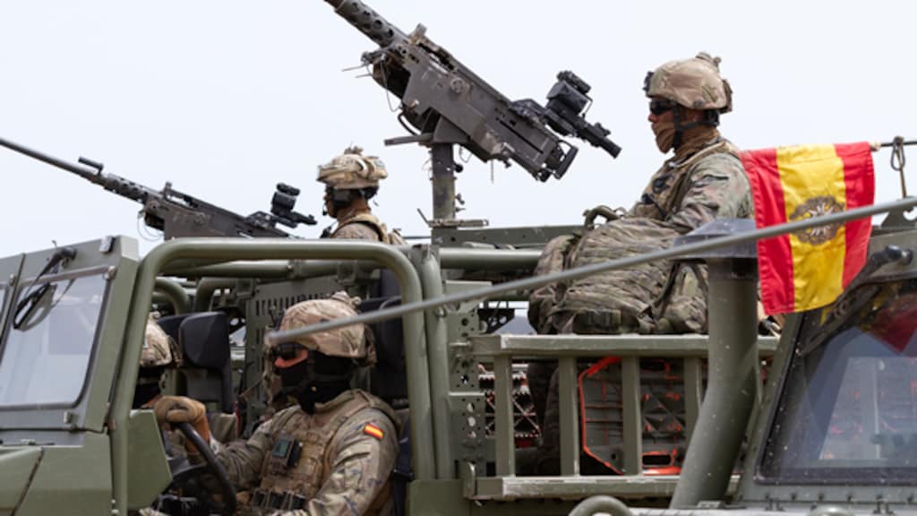 Spaanse soldaten tijdens een grote militaire oefening.