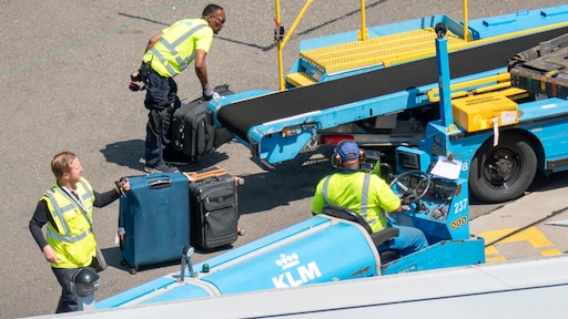Grondpersoneel KLM gaat zaterdag staken, vluchten dreigen uit te vallen