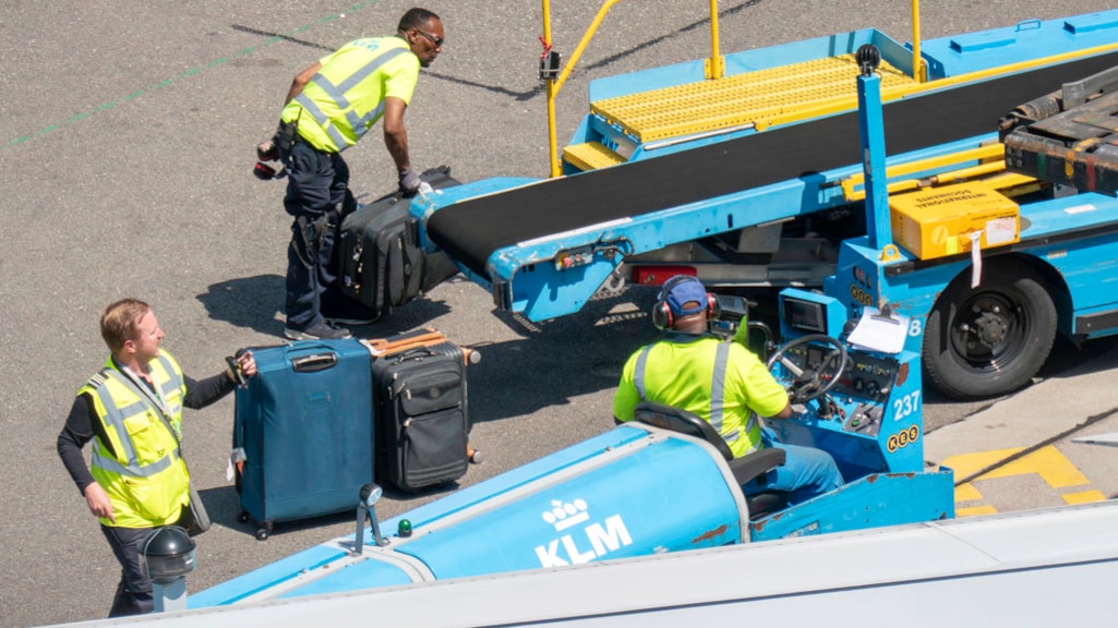 Grondpersoneel KLM gaat zaterdag staken, vluchten dreigen uit te vallen