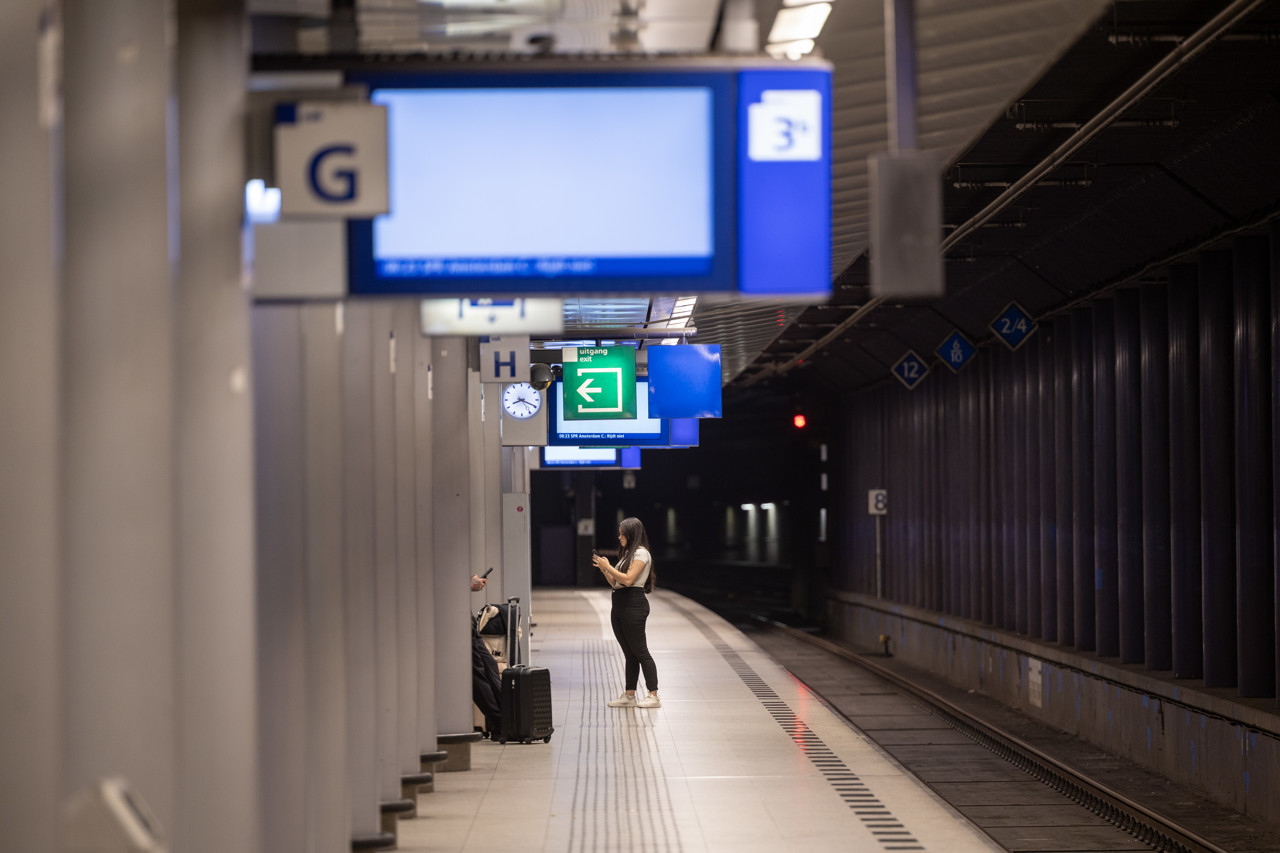 Onderzoek naar sabotage bij treinstoring, hele dag minder treinen van en naar Schiphol
