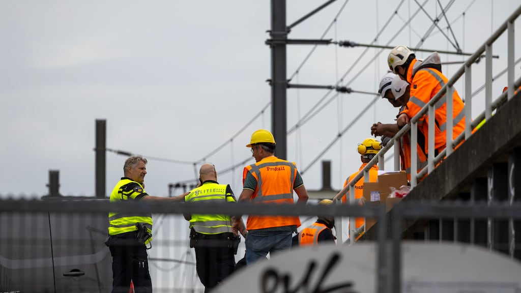 Politie houdt 'nadrukkelijk' rekening met misdrijf bij treinstoring Schiphol