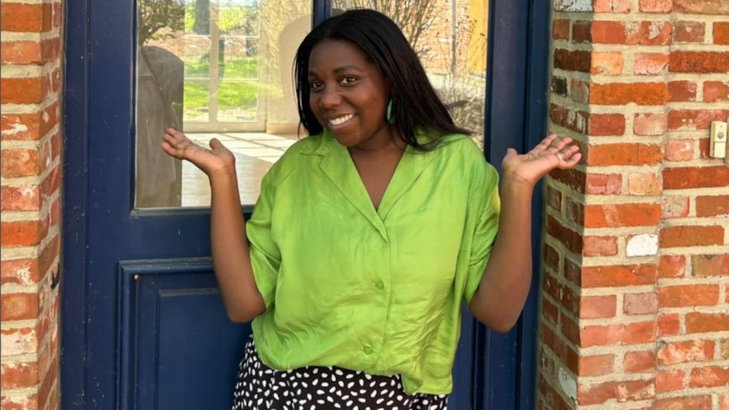 'Nooit naar verpleeghuis': Clélia gaat samenleven met moeder, zussen, mannen en kinderen