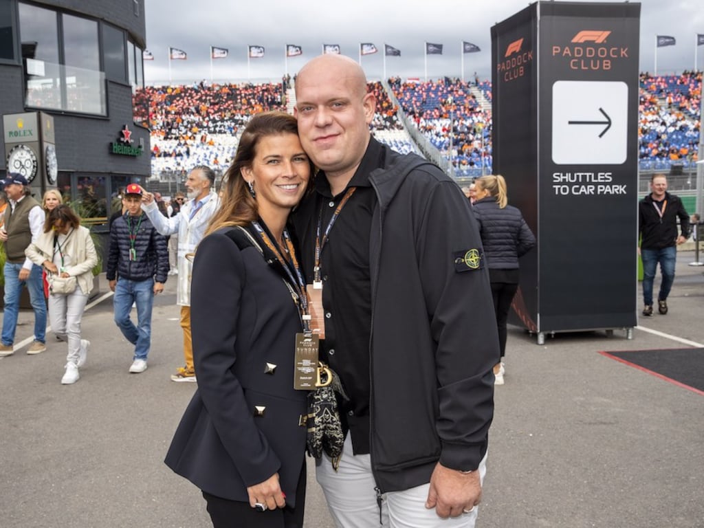 Ex-vrouw Michael van Gerwen bevallen van dochter Mila: 'Welkom op de wereld'