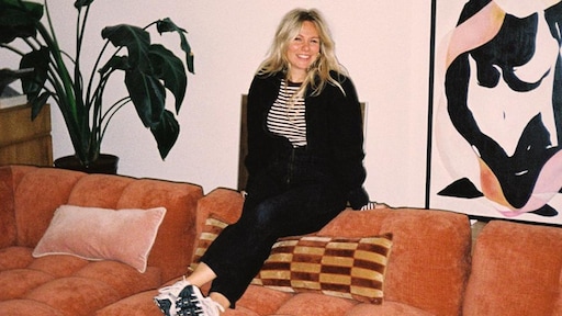 Het eindresultaat van Bobbie Bodts verbouwavontuur: een roze trap en gezinsuitbreiding