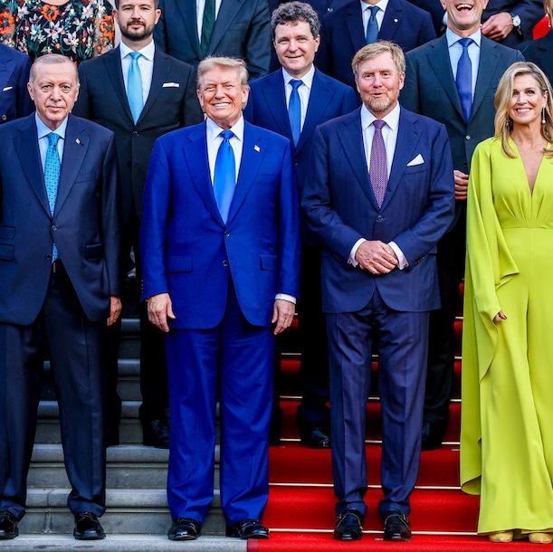 De koning lijkt toch langer te zijn dan de Amerikaanse president.