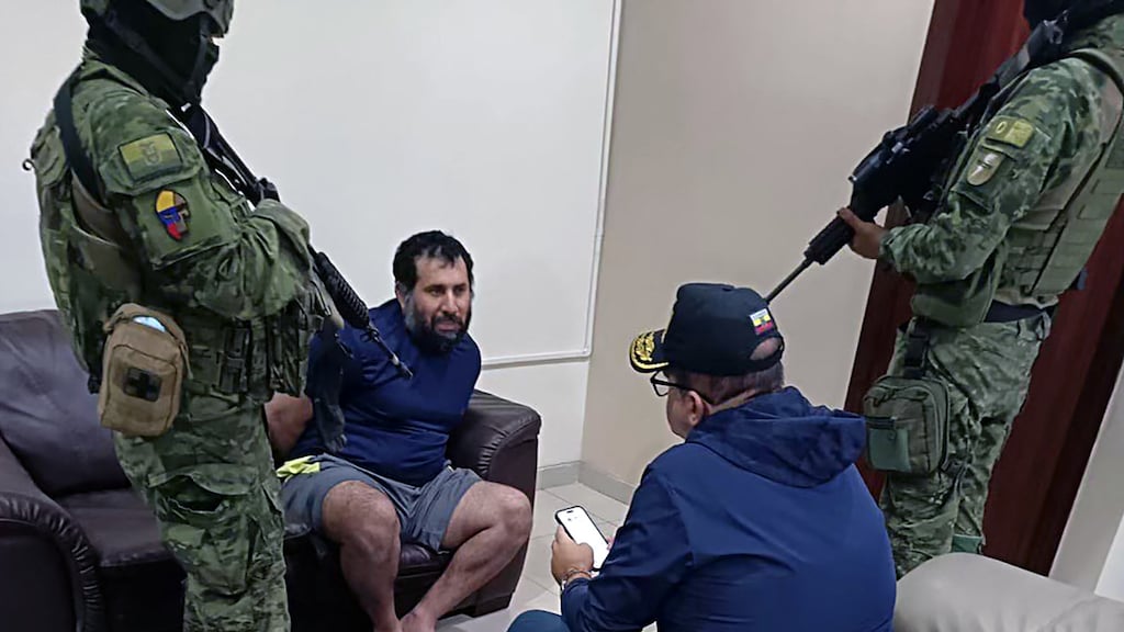 Fito in gesprek met de minister van Binnenlandse Zaken