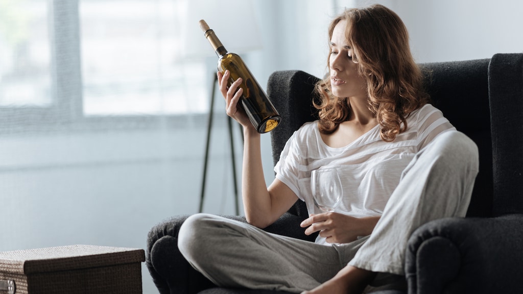 Jara dronk jarenlang elke dag een fles wijn leeg: 'Telde de uren af tot ik weer kon drinken'