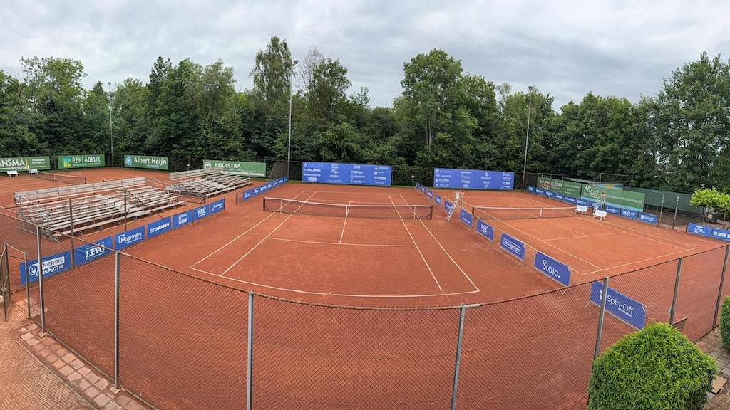 Uniek tennistoernooi in Friesland, elke wedstrijd duurt 1 punt: 'De druk is immens'