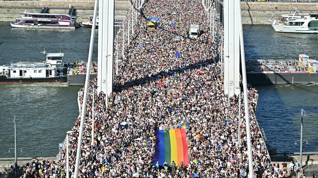 Verboden pride Boedapest afgelopen, massale opkomst en geen grote problemen