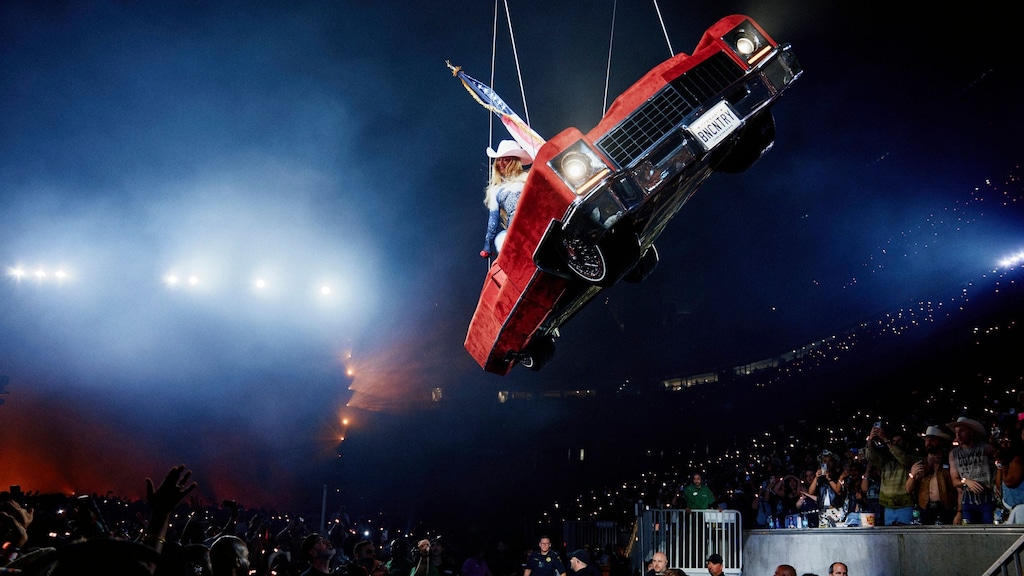 Beyoncé moet show stilleggen als vliegende auto scheef hangt: 'Stop, stop, stop'