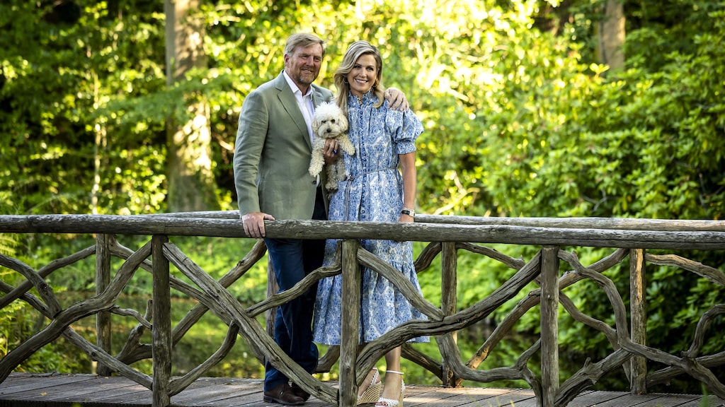 Koning Willem-Alexander, koningin Máxima en hond Mambo