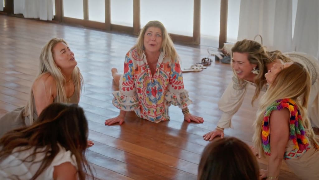 Echte Gooische moeders 'zetten vagina open en sluiten anus af' tijdens spirituele Ibiza-trip