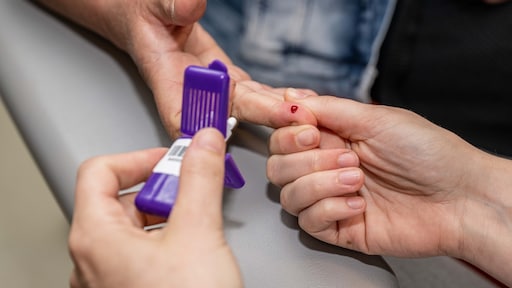 Bijna iedereen heeft te veel PFAS in het bloed: dit kan je ertegen doen