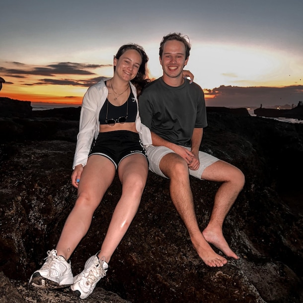 Maryse en haar tweelingbroer op vakantie.