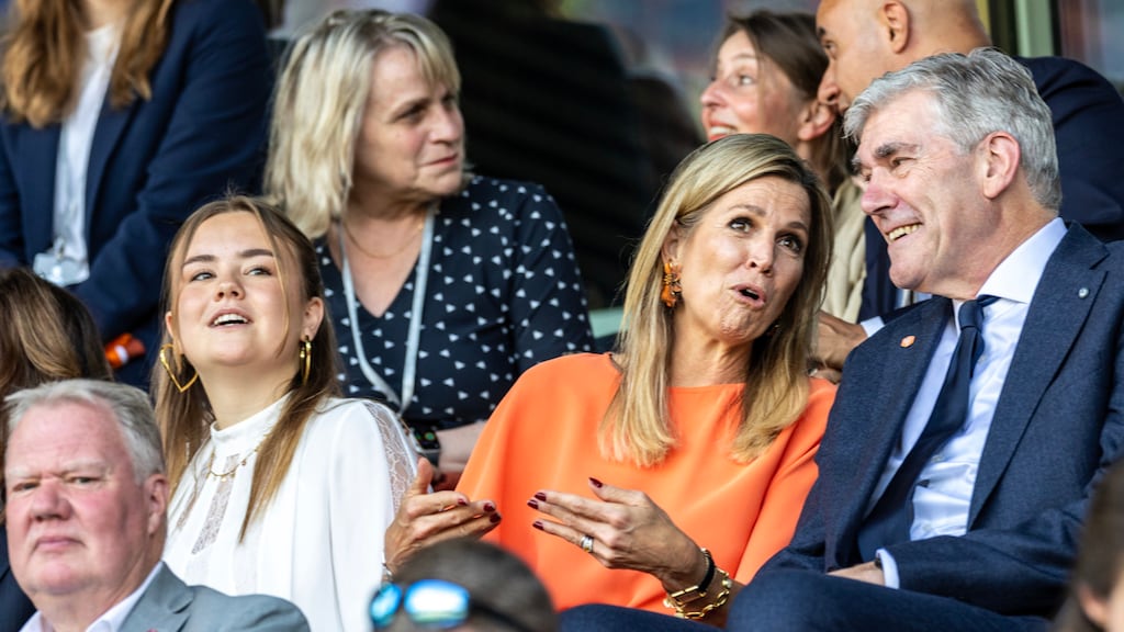 Koningin Máxima en prinses Ariane op de tribune in Luzern