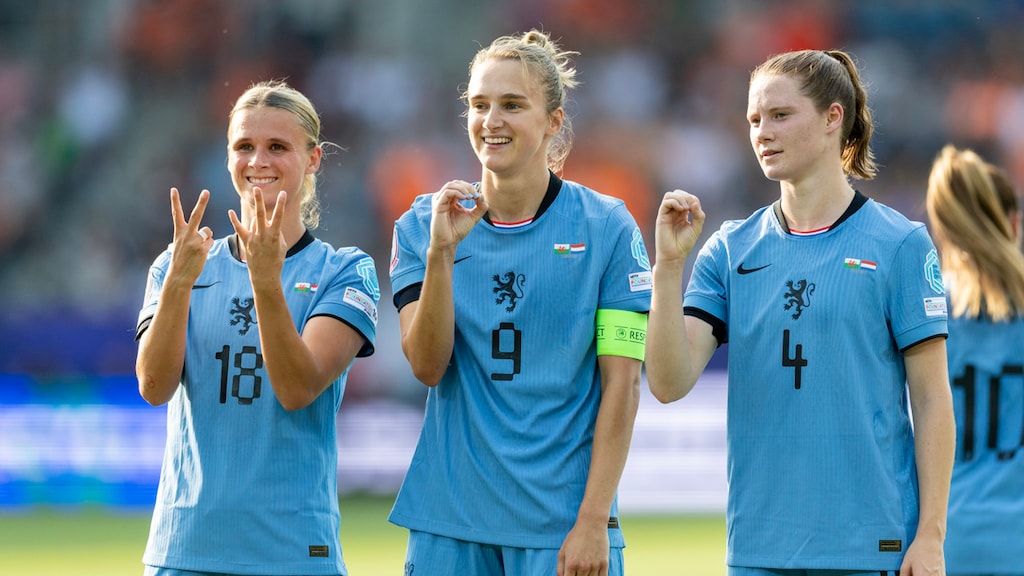 Oranjevrouwen kloppen Wales in eerste wedstrijd op EK voetbal, honderdste goal Miedema