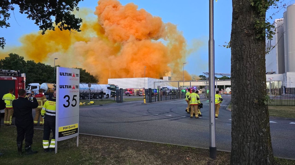 Oranje wolk met gevaarlijke stoffen boven Borculo verdampt