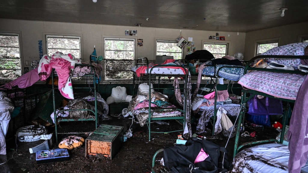 Een blik in een hut van Camp Mystic, waar minstens 20 meisjes vermist raakten na de plotselinge overstroming.