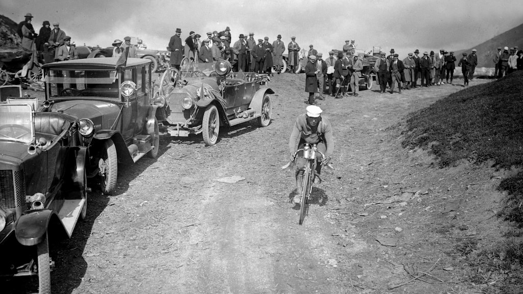De eerste drager van de gele trui, is de Fransman Eugène Christophe