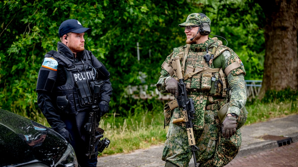 De politie droeg tijdens de top een speciale schouderband