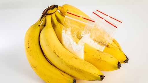 2 miljoen aan cocaïne gevonden tussen de bananen en sigaren