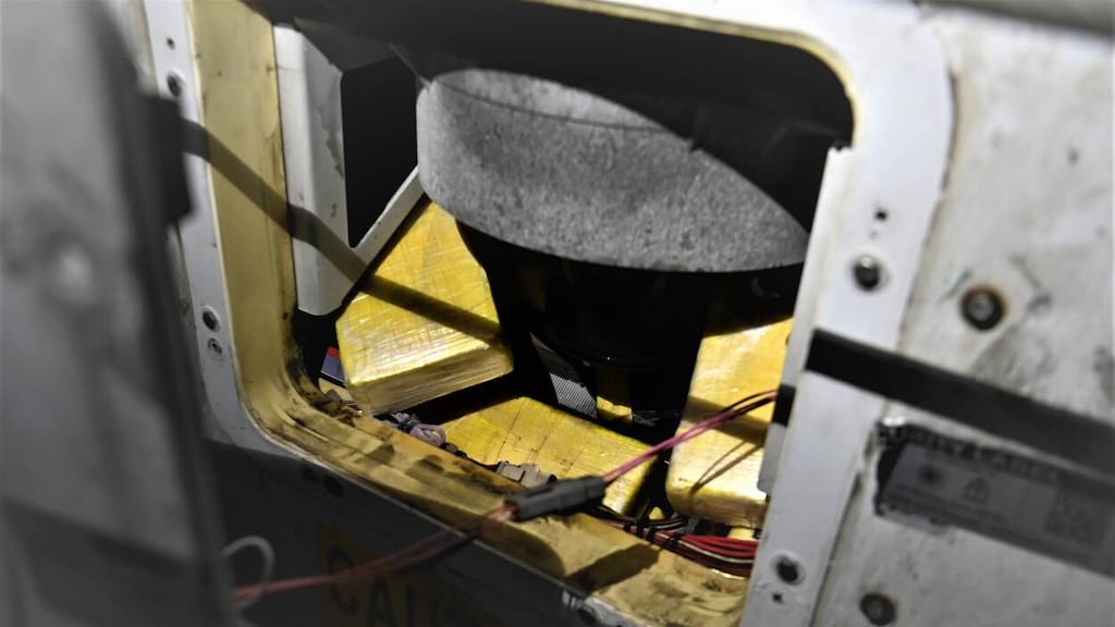 Een deel van de drugs werd gevonden in de inspectieluiken van een container.