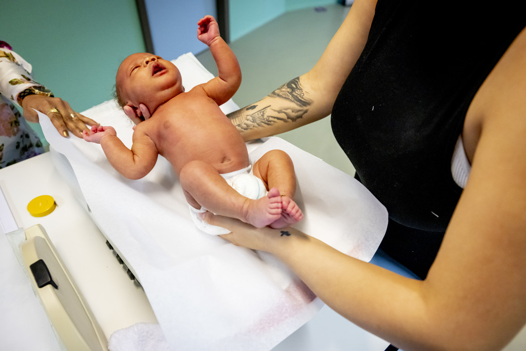 Baby's prik geven met vitamine K is beste optie, zegt Gezondheidsraad