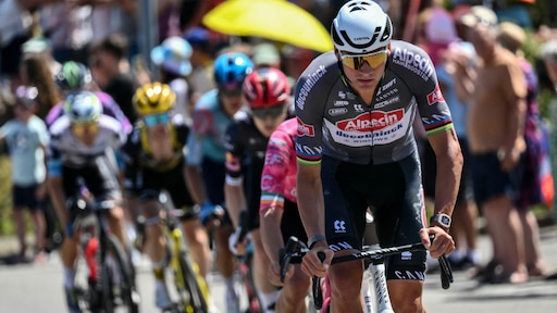 Mathieu van der Poel herovert gele trui: 1 seconde voorsprong op Pogacar